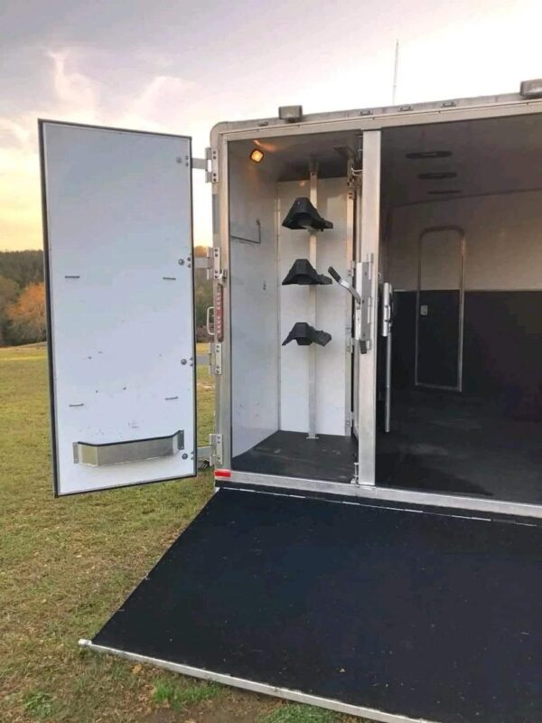 2012 3 Horse Slant Load with CHARGER 9' Living Quarters