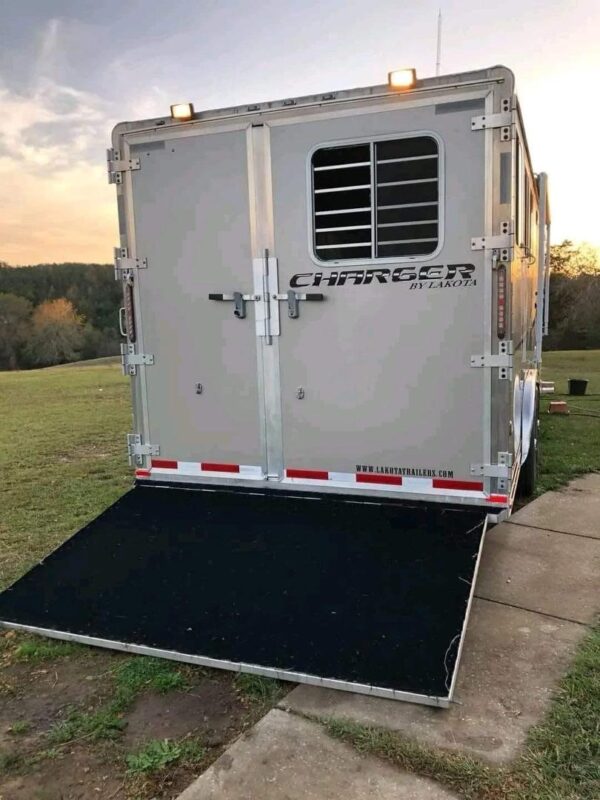 2012 3 Horse Slant Load with CHARGER 9' Living Quarters