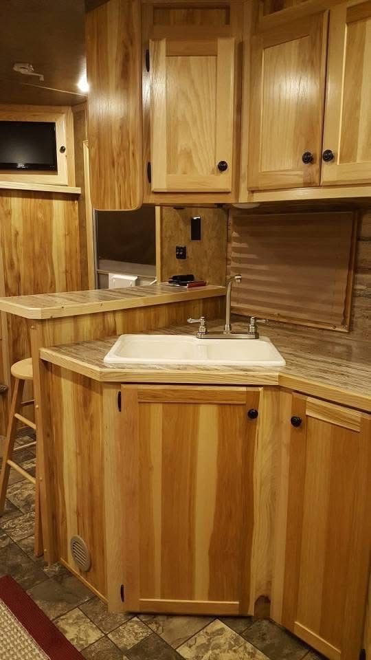 2016 Lakota Charger 3 horse, 16 ft short wall with superslide. Used maybe 10 times like new. Reduced price for 2025.