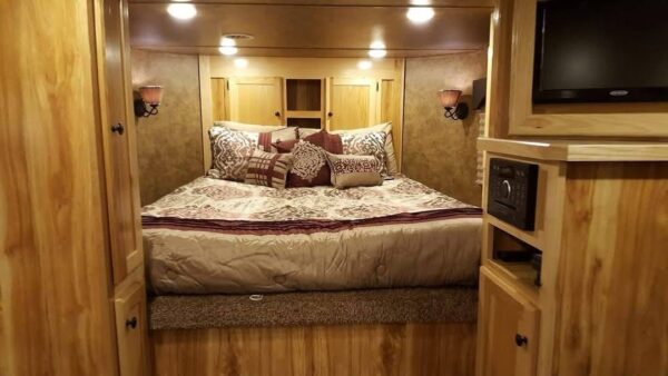 2016 Lakota Charger 3 horse, 16 ft short wall with superslide. Used maybe 10 times like new. Reduced price for 2025.