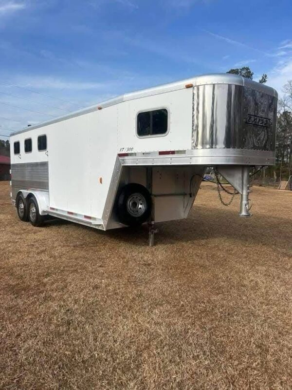 ❄ EXISS ALL ALUMINUM 3 HORSE SLANT GOOSENECK TRAILER WITH DRESSING ROOM AND REAR TACK