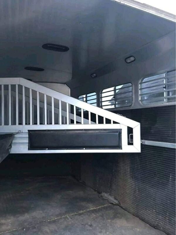1997 Elite 3 Horse Bumper Pull Slant load trailer