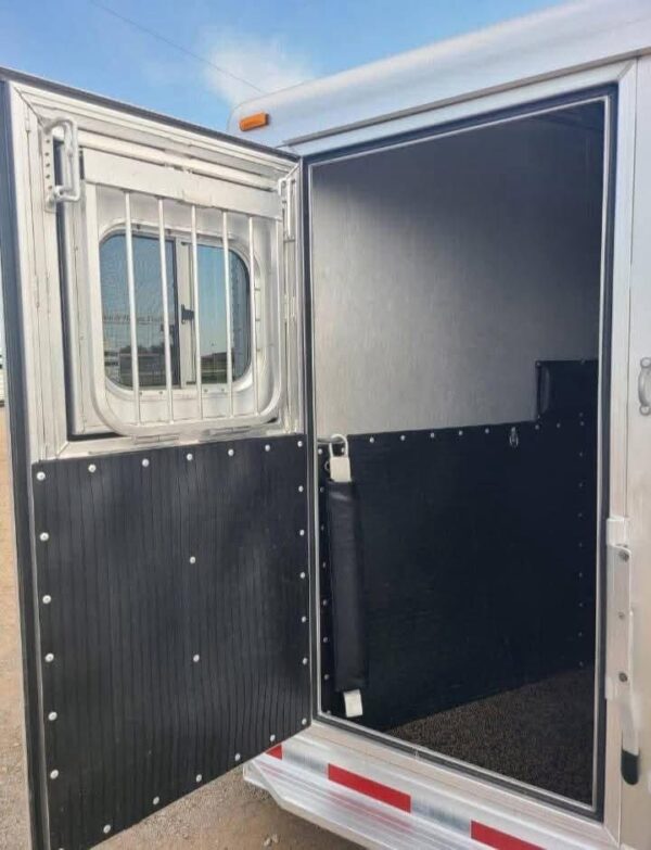 2011 Platinum 4 horse trailer