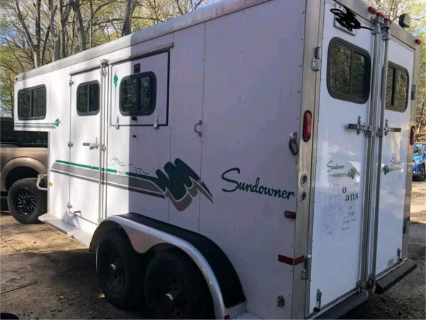 1998 2 horse slant load Sundowner horse trailer