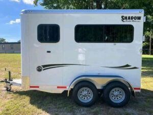 Get on the road in this lightweight yet rugged 2 Horse Straight Load...SUV friendly, this aluminum beauty has the features you'll love without breaking the bank! Only