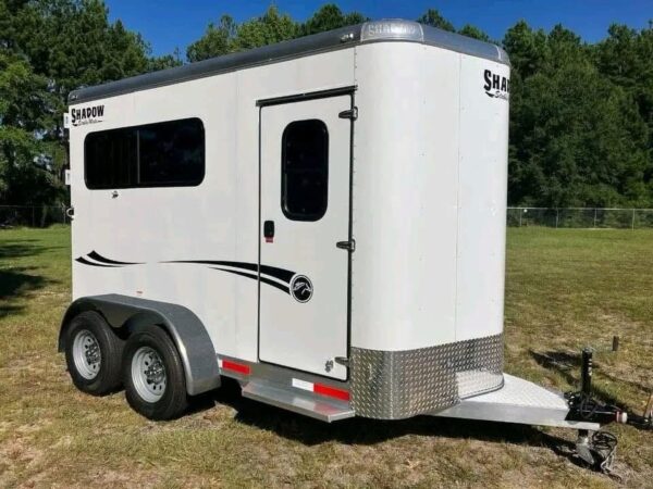 Get on the road in this lightweight yet rugged 2 Horse Straight Load...SUV friendly, this aluminum beauty has the features you'll love without breaking the bank! Only