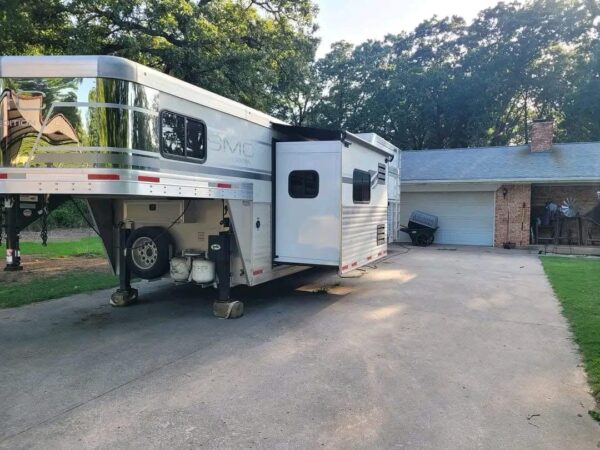 2019 SMC LARAMIE 4 HORSE SLANT LOAD TRAILER