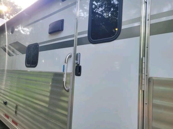 2019 SMC LARAMIE 4 HORSE SLANT LOAD TRAILER