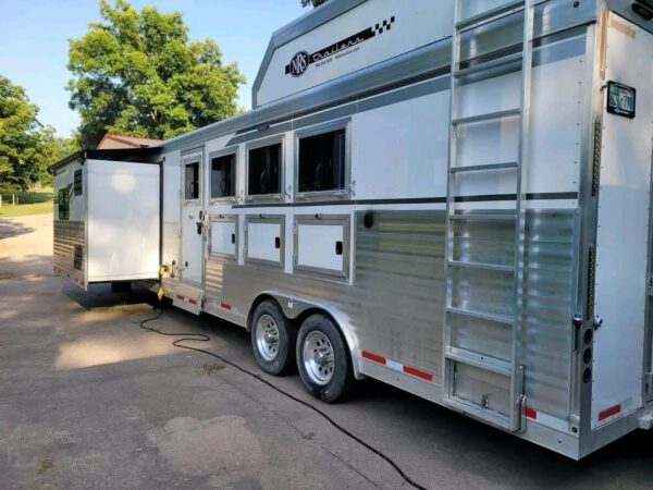 2019 SMC LARAMIE 4 HORSE SLANT LOAD TRAILER
