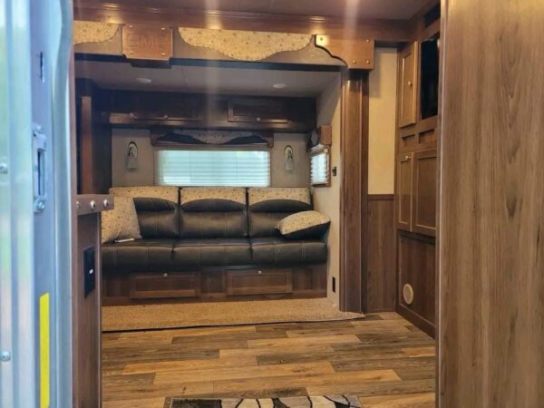 2019 SMC LARAMIE 4 HORSE SLANT LOAD TRAILER