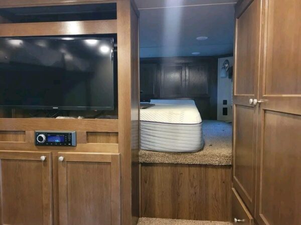 2019 SMC LARAMIE 4 HORSE SLANT LOAD TRAILER