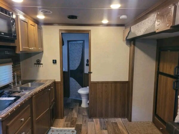 2019 SMC LARAMIE 4 HORSE SLANT LOAD TRAILER