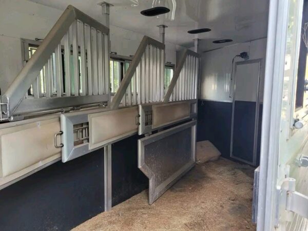 2019 SMC LARAMIE 4 HORSE SLANT LOAD TRAILER