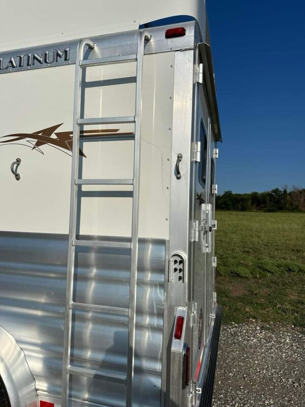 2022 3 horse Platinum bumper pull