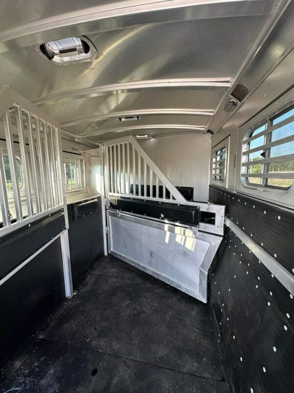 2022 3 horse Platinum bumper pull